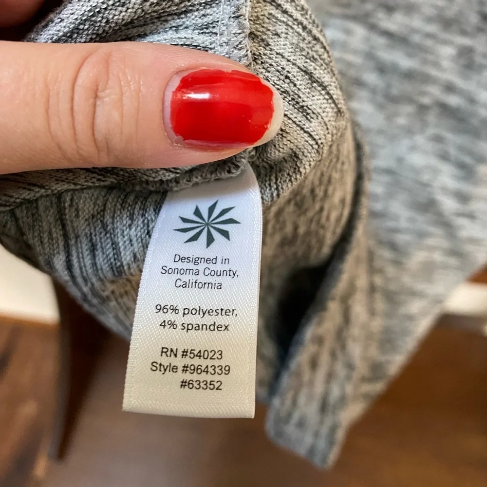 ATHLETA No Sweatin' It Sharkbite Top in Gray Heather (Size:XS)